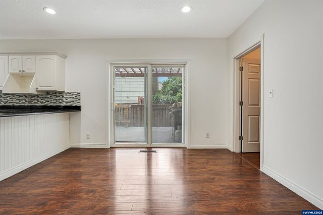 251 Fairview St, Silverton, OR 97381