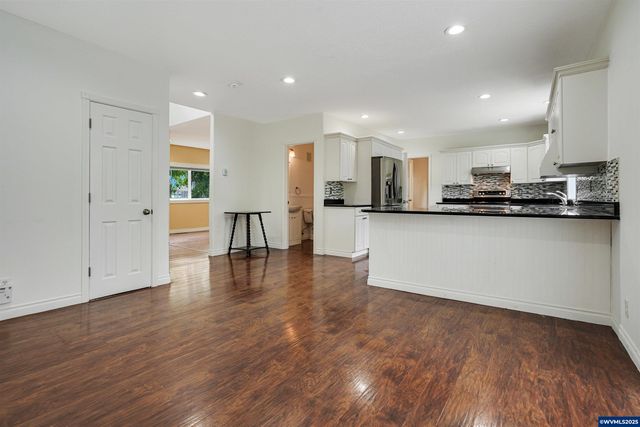 251 Fairview St, Silverton, OR 97381