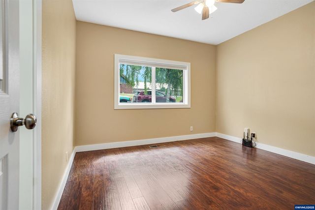 251 Fairview St, Silverton, OR 97381