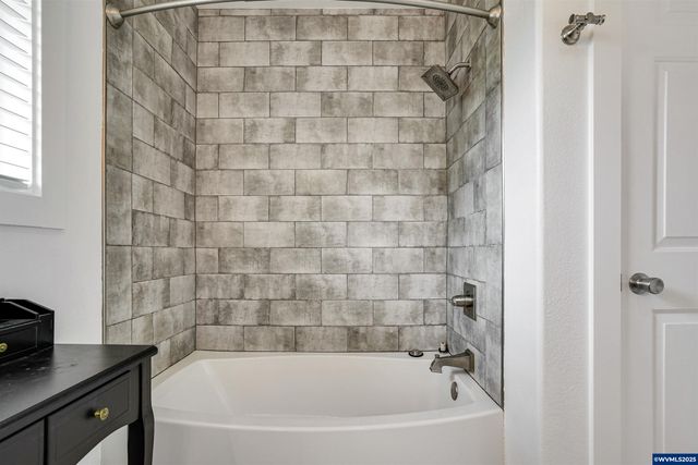 251 Fairview St, Silverton, OR 97381