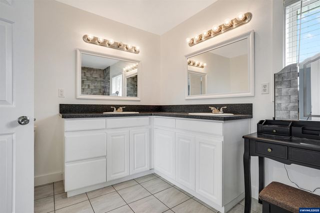 251 Fairview St, Silverton, OR 97381