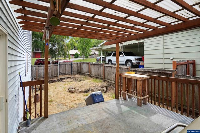 251 Fairview St, Silverton, OR 97381