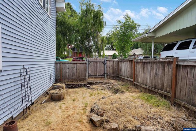 251 Fairview St, Silverton, OR 97381