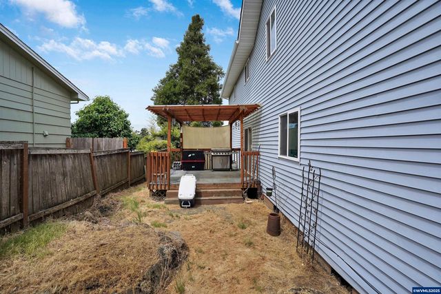 251 Fairview St, Silverton, OR 97381