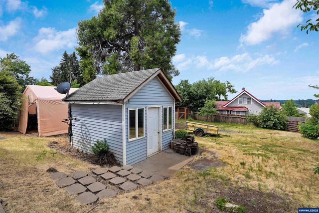 251 Fairview St, Silverton, OR 97381