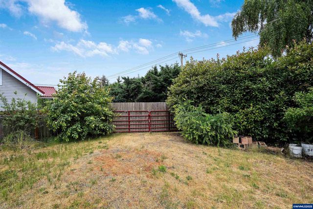 251 Fairview St, Silverton, OR 97381