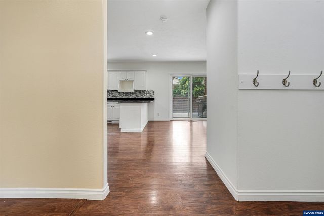 251 Fairview St, Silverton, OR 97381