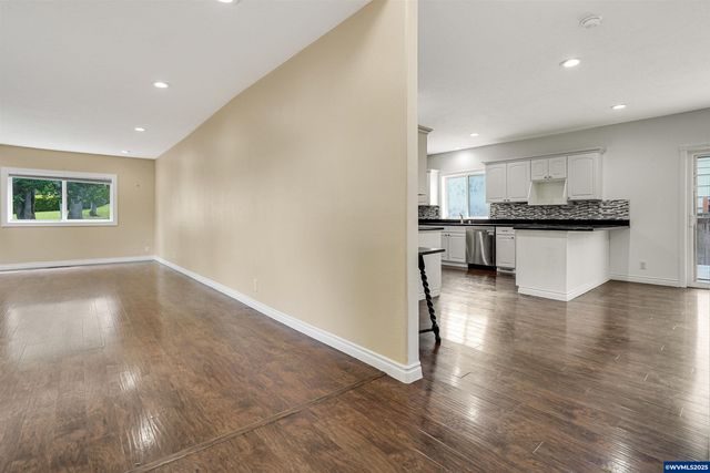 251 Fairview St, Silverton, OR 97381