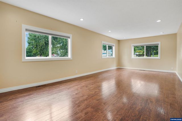 251 Fairview St, Silverton, OR 97381