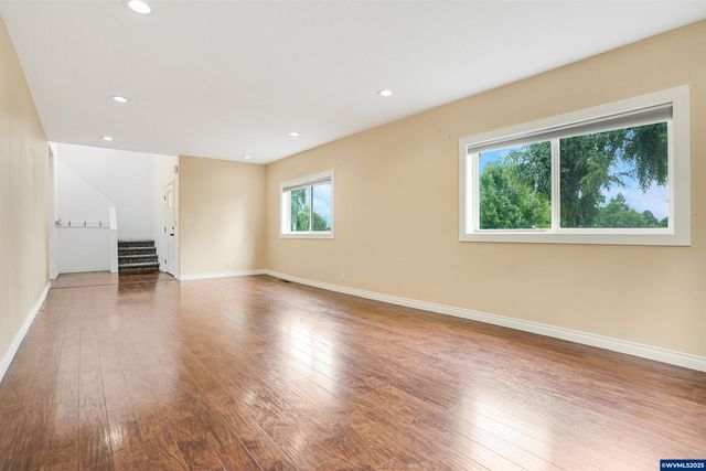 251 Fairview St, Silverton, OR 97381