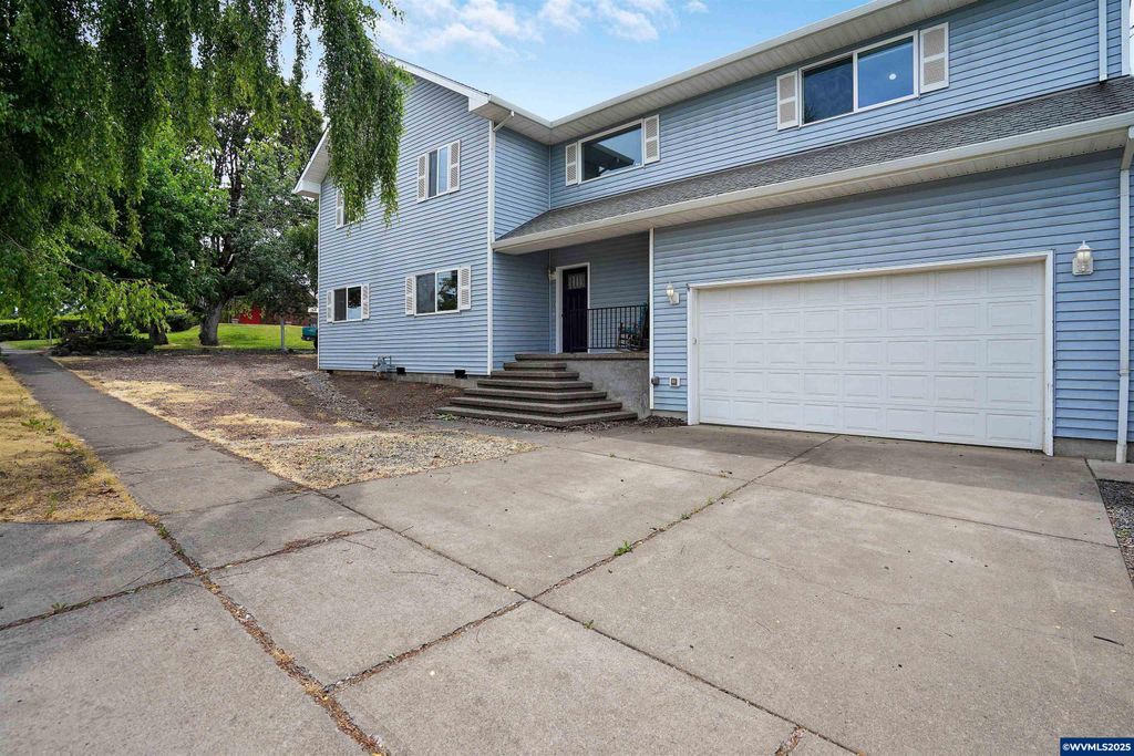 251 Fairview St, Silverton, OR 97381