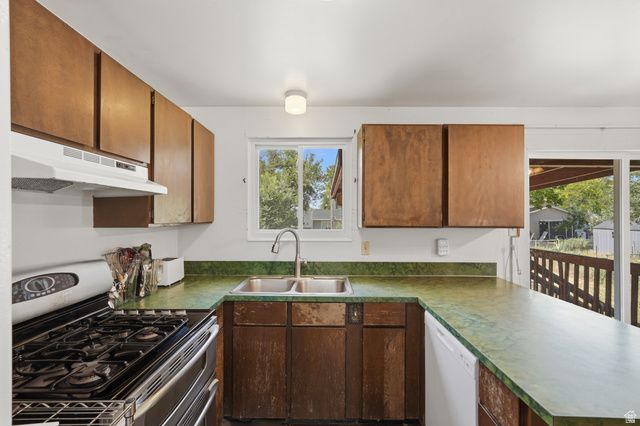 572 W 1680 N, Clinton, UT 84015