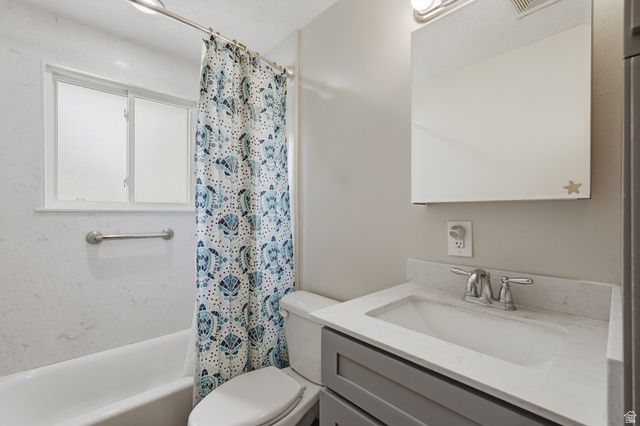 572 W 1680 N, Clinton, UT 84015