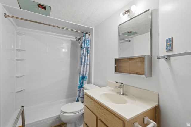 572 W 1680 N, Clinton, UT 84015