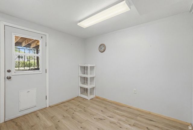572 W 1680 N, Clinton, UT 84015