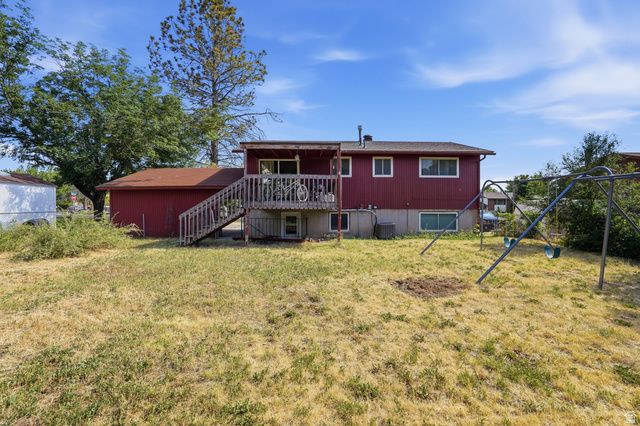 572 W 1680 N, Clinton, UT 84015