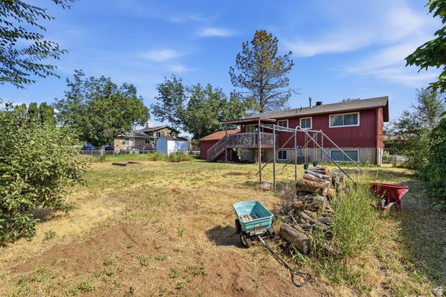 572 W 1680 N, Clinton, UT 84015