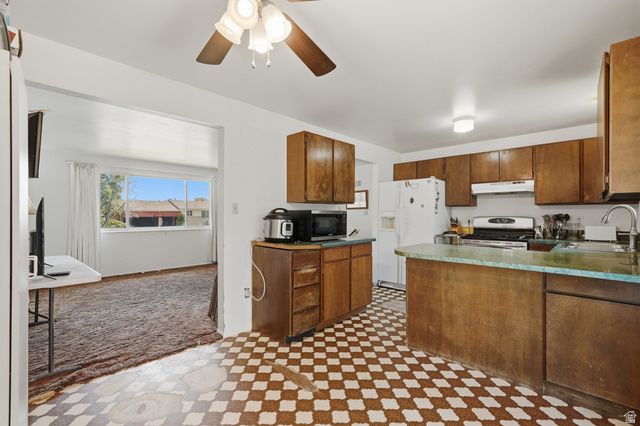 572 W 1680 N, Clinton, UT 84015