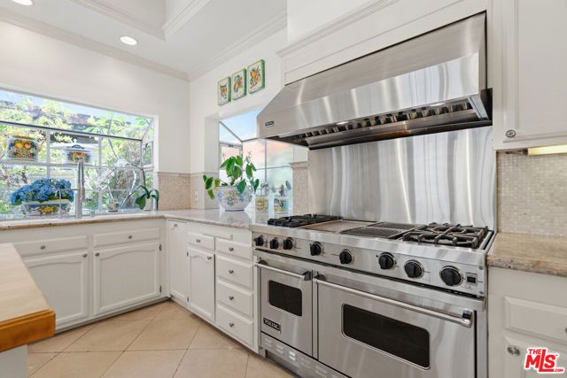 820 S Gretna Green Way 6, Los Angeles, CA 90049
