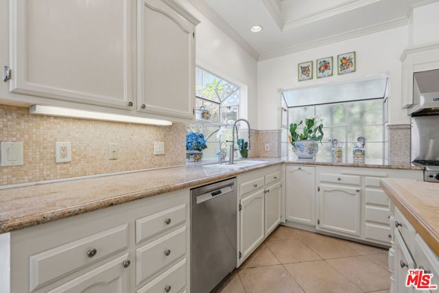 820 S Gretna Green Way 6, Los Angeles, CA 90049