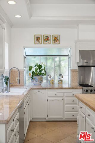 820 S Gretna Green Way 6, Los Angeles, CA 90049
