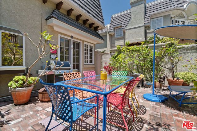 820 S Gretna Green Way 6, Los Angeles, CA 90049