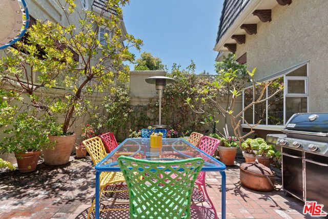 820 S Gretna Green Way 6, Los Angeles, CA 90049