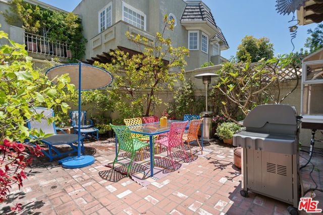 820 S Gretna Green Way 6, Los Angeles, CA 90049