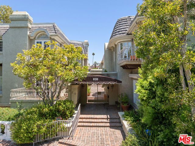 820 S Gretna Green Way 6, Los Angeles, CA 90049