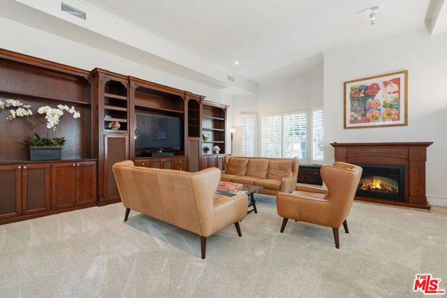 820 S Gretna Green Way 6, Los Angeles, CA 90049