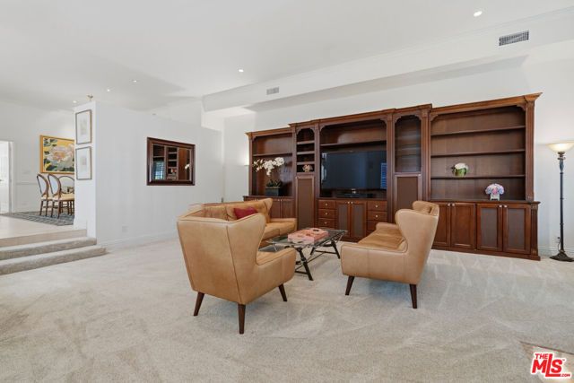 820 S Gretna Green Way 6, Los Angeles, CA 90049