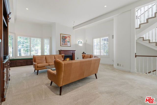 820 S Gretna Green Way 6, Los Angeles, CA 90049