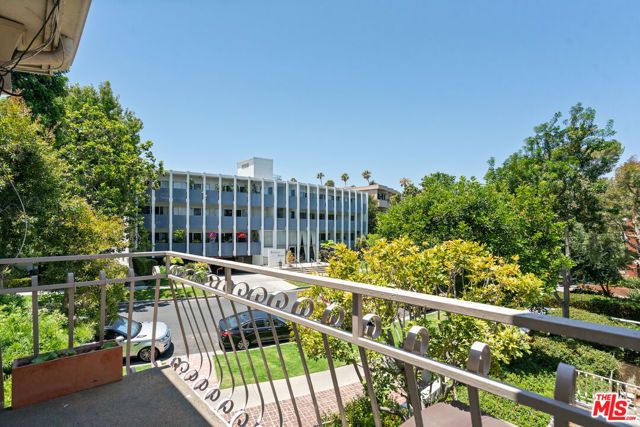 820 S Gretna Green Way 6, Los Angeles, CA 90049
