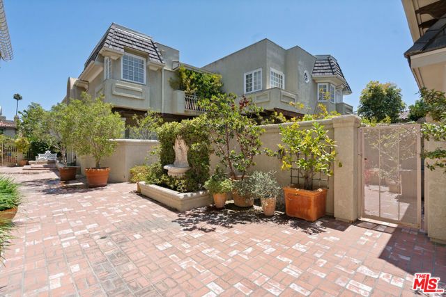 820 S Gretna Green Way 6, Los Angeles, CA 90049