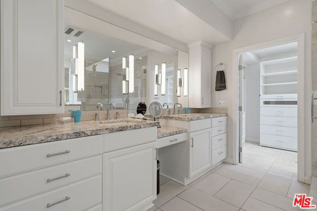 820 S Gretna Green Way 6, Los Angeles, CA 90049
