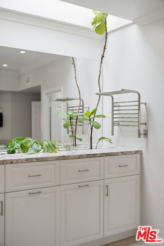 820 S Gretna Green Way 6, Los Angeles, CA 90049