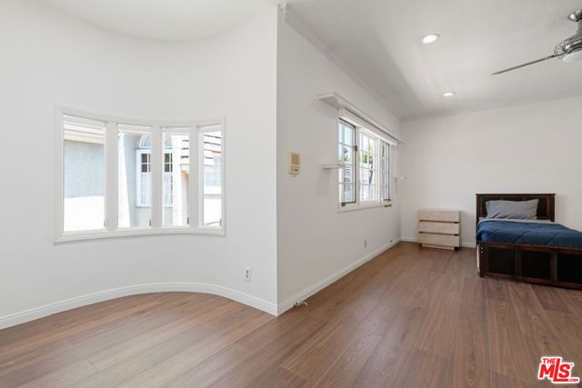 820 S Gretna Green Way 6, Los Angeles, CA 90049