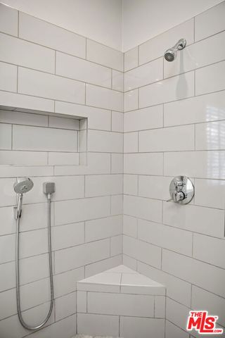 820 S Gretna Green Way 6, Los Angeles, CA 90049