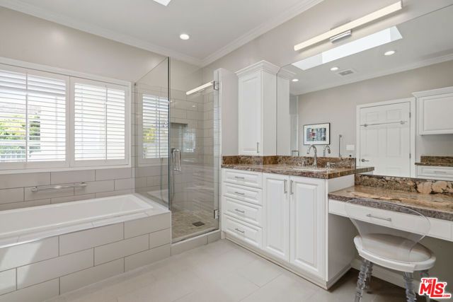 820 S Gretna Green Way 6, Los Angeles, CA 90049