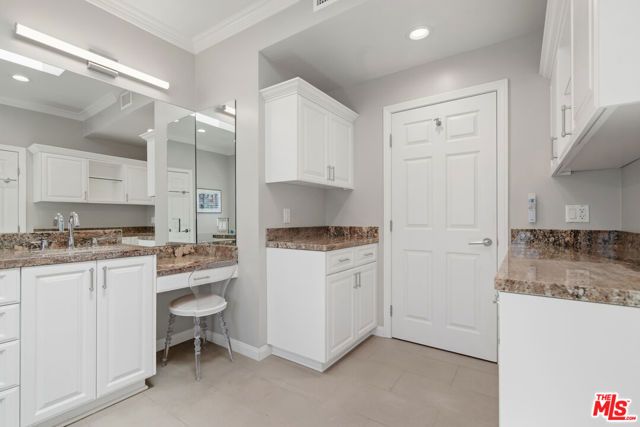820 S Gretna Green Way 6, Los Angeles, CA 90049