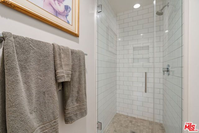 820 S Gretna Green Way 6, Los Angeles, CA 90049