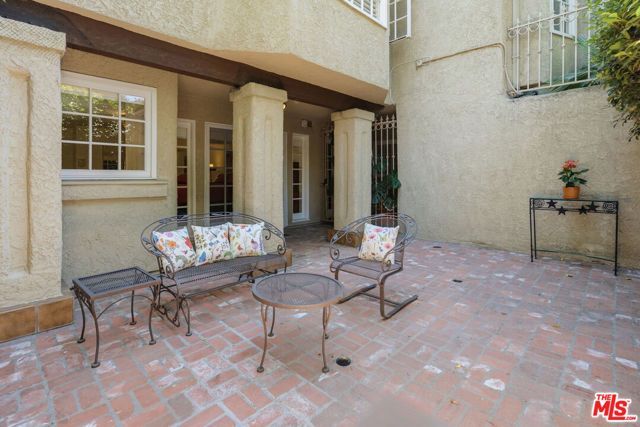 820 S Gretna Green Way 6, Los Angeles, CA 90049