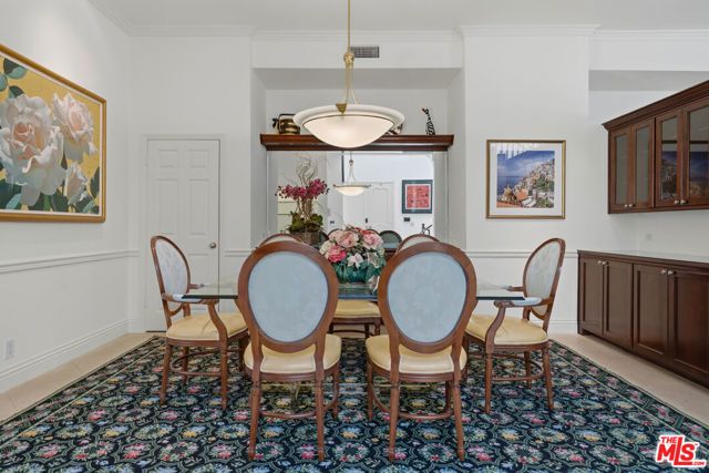 820 S Gretna Green Way 6, Los Angeles, CA 90049
