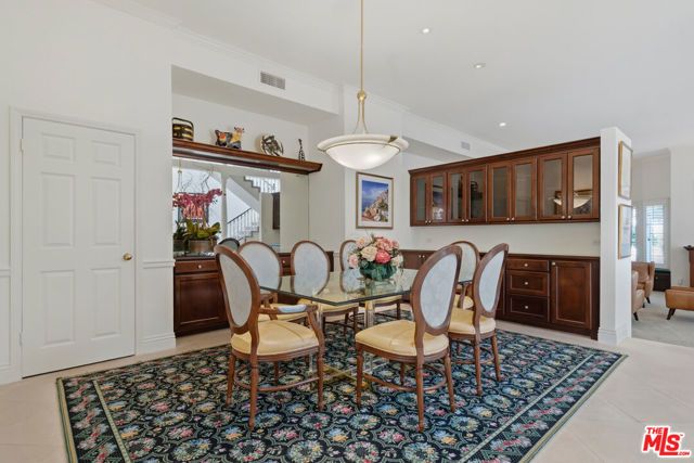820 S Gretna Green Way 6, Los Angeles, CA 90049