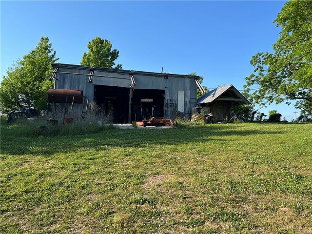 13074 NC 2700, Compton, AR 72624
