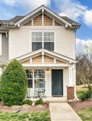 3075 Harpeth Springs Dr, Nashville, TN 37221