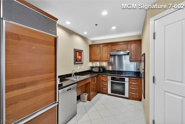 145 East Harmon Avenue 702, Las Vegas, NV 89109