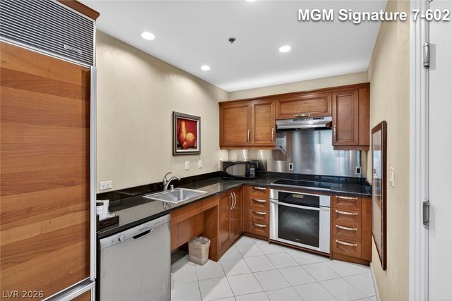 145 East Harmon Avenue 702, Las Vegas, NV 89109