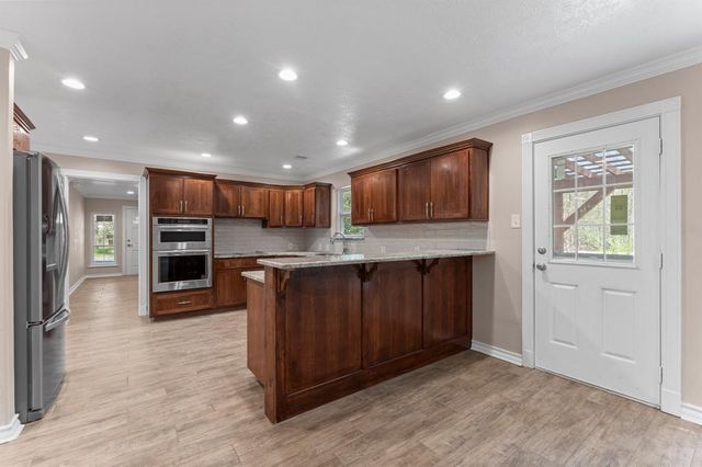 420 E Lake Drive, Livingston, TX 77351