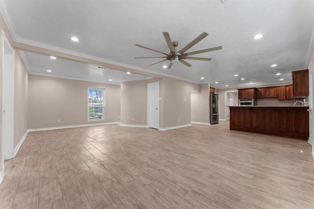 420 E Lake Drive, Livingston, TX 77351